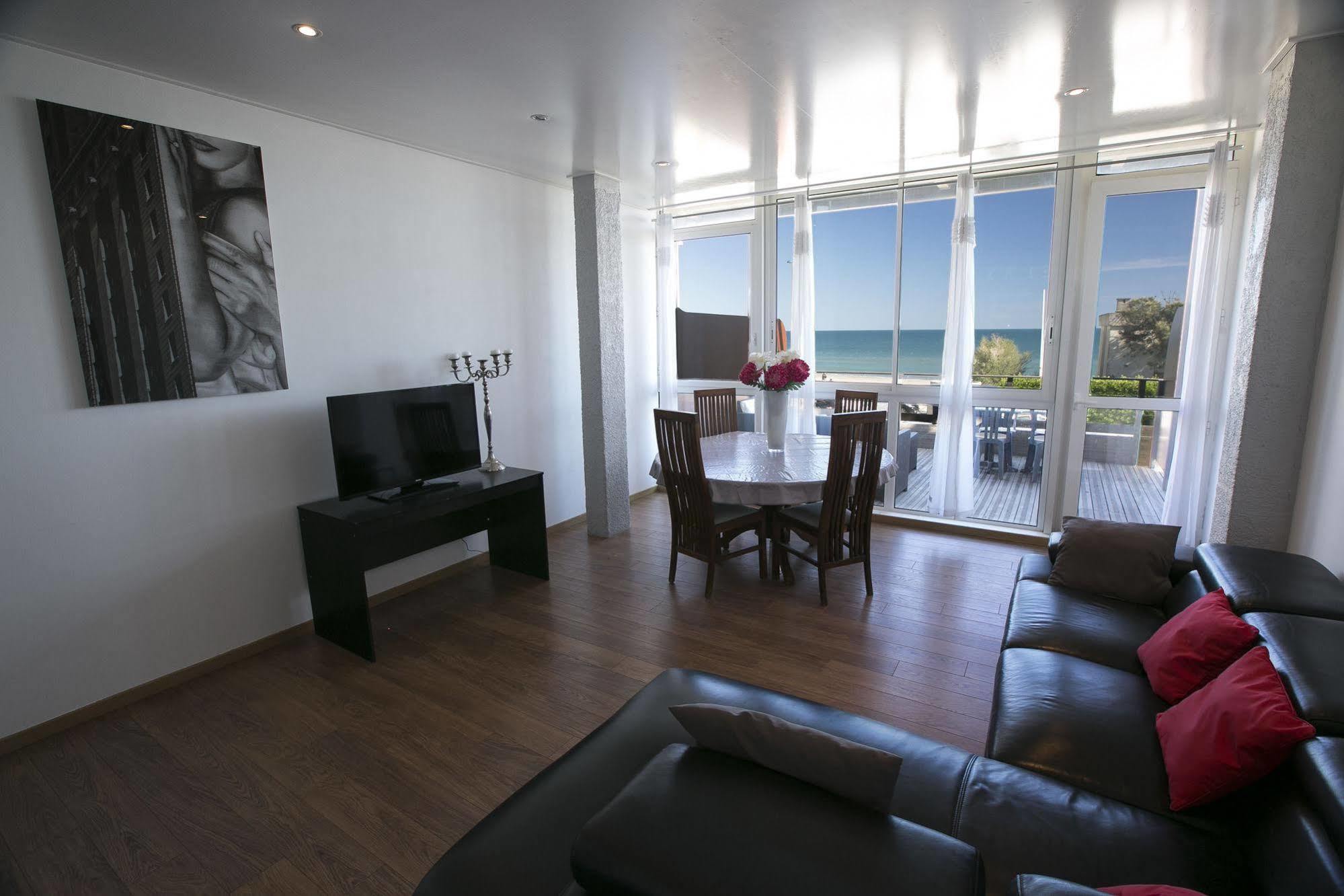 Le Grand Large Bord De Mer Hotel & Appartements Палава-ле-Фло Екстериор снимка